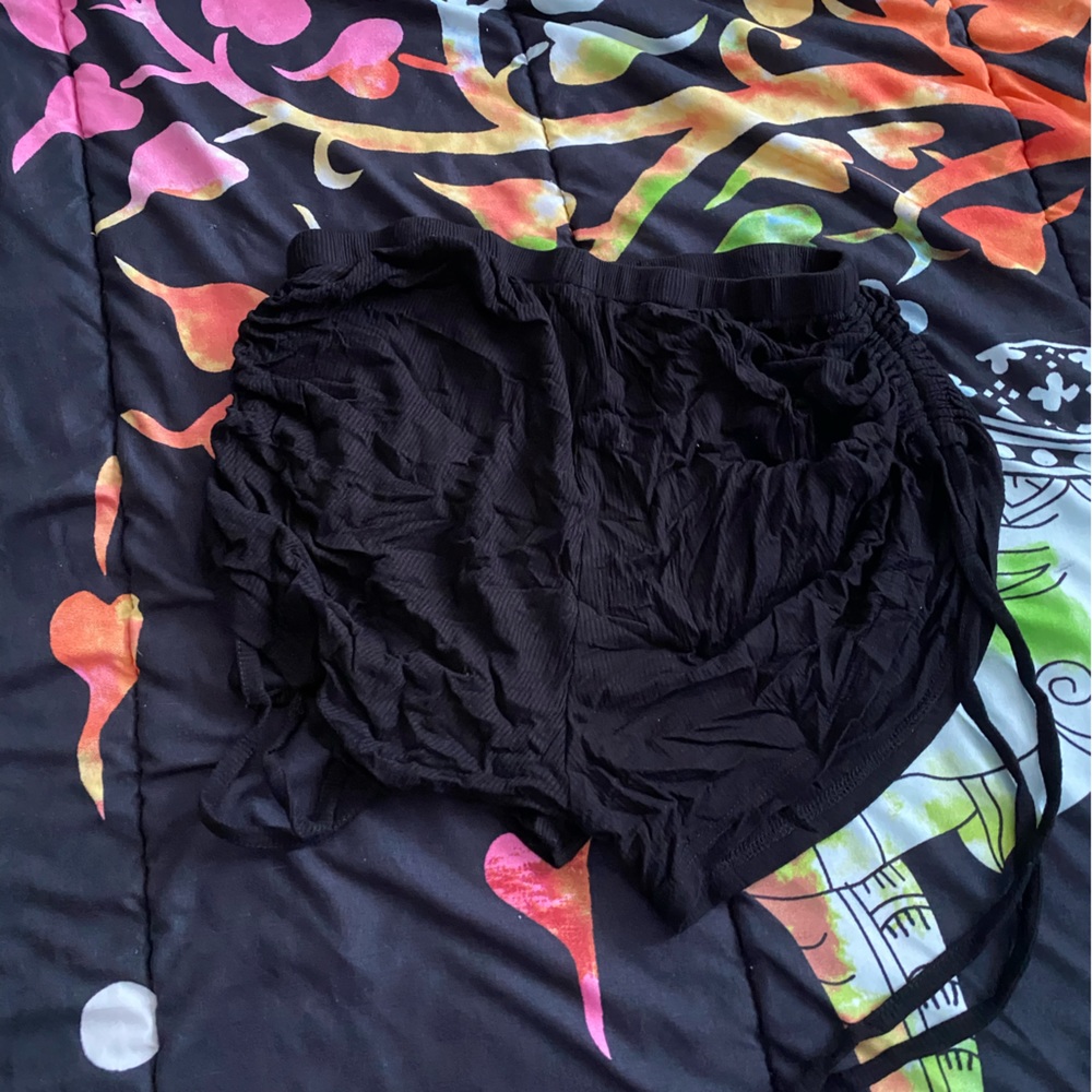 Black shorts with adjustable straps size m stretching material
